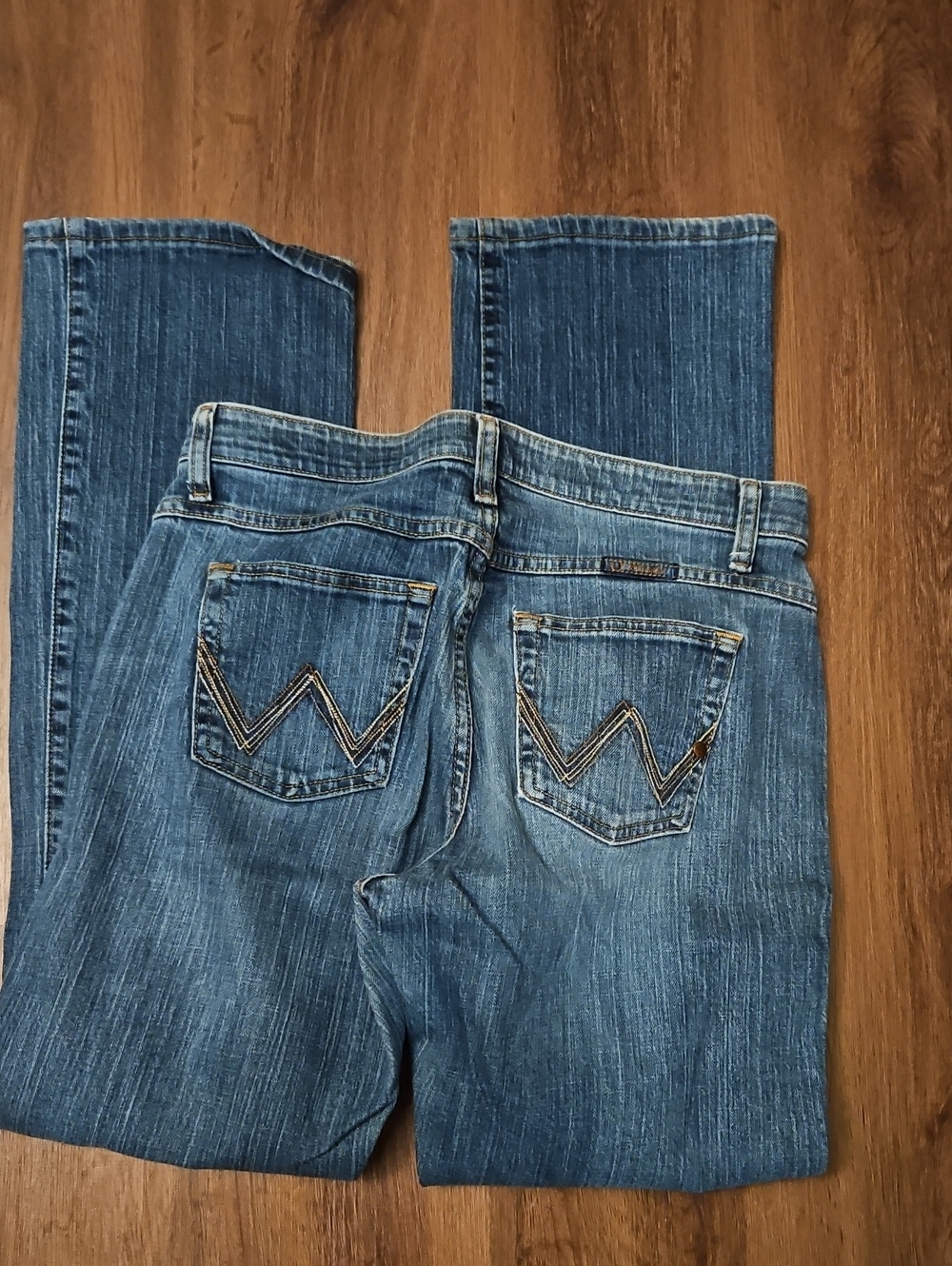 Wrangler Women's Blue Bootcut Jeans with W-Stitching Size 7/8